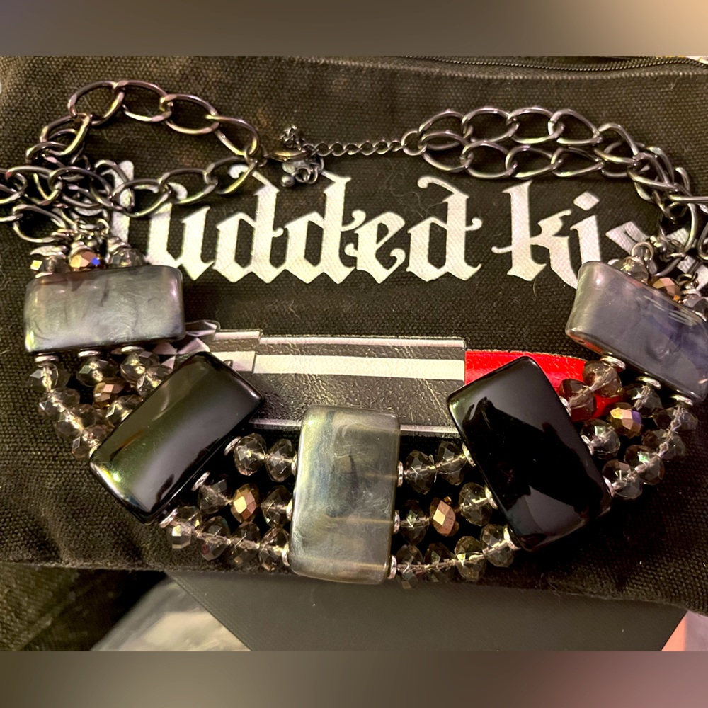 VINTAGE BLACK & SMOKY PEARL GOTHIC GUNPOWDER CHOKER, OS FITS MOST